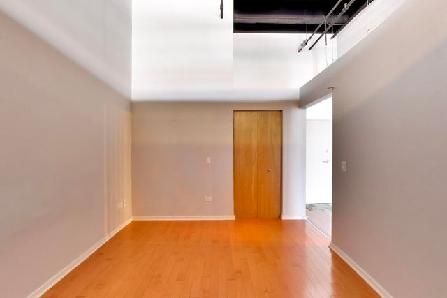 1645 W Ogden Avenue 602, Chicago, IL 60612