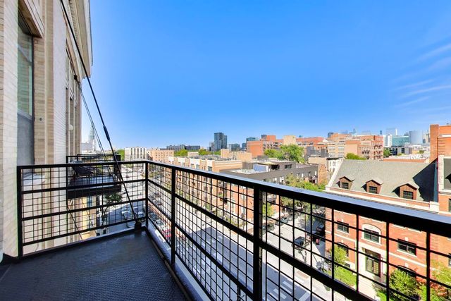 1645 W Ogden Avenue 602, Chicago, IL 60612