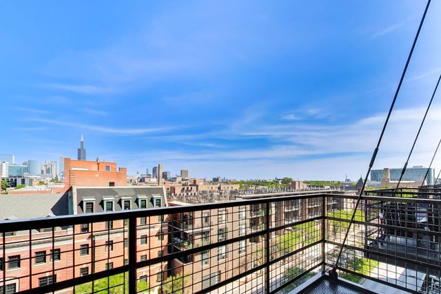1645 W Ogden Avenue 602, Chicago, IL 60612