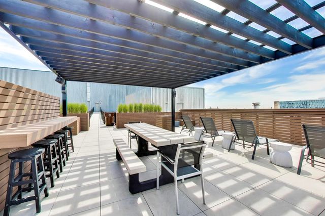 1645 W Ogden Avenue 602, Chicago, IL 60612