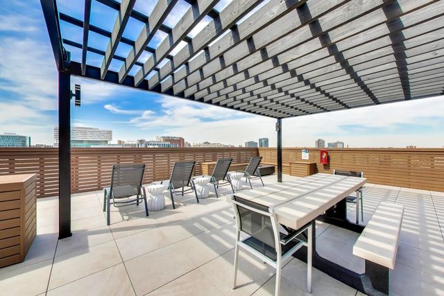 1645 W Ogden Avenue 602, Chicago, IL 60612