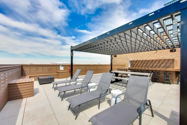 1645 W Ogden Avenue 602, Chicago, IL 60612
