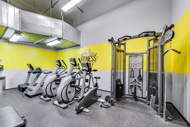 1645 W Ogden Avenue 602, Chicago, IL 60612