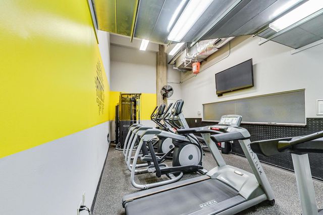 1645 W Ogden Avenue 602, Chicago, IL 60612