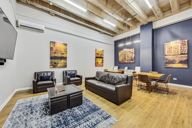 1645 W Ogden Avenue 602, Chicago, IL 60612