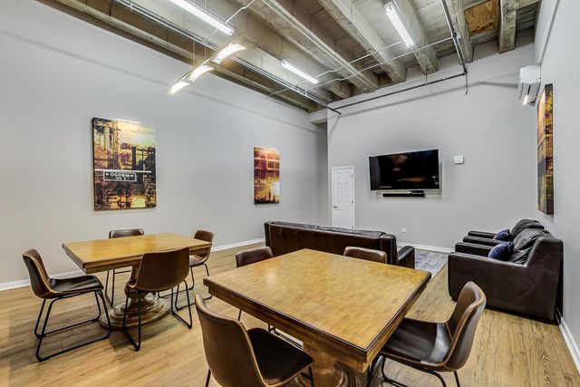 1645 W Ogden Avenue 602, Chicago, IL 60612