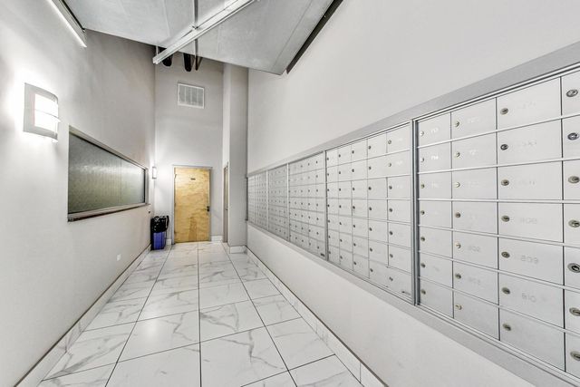 1645 W Ogden Avenue 602, Chicago, IL 60612
