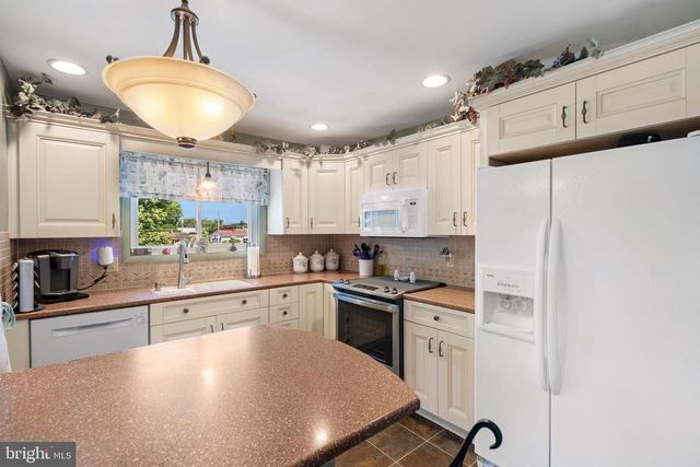 17707 WOODCREST RD, Hagerstown, MD 21740
