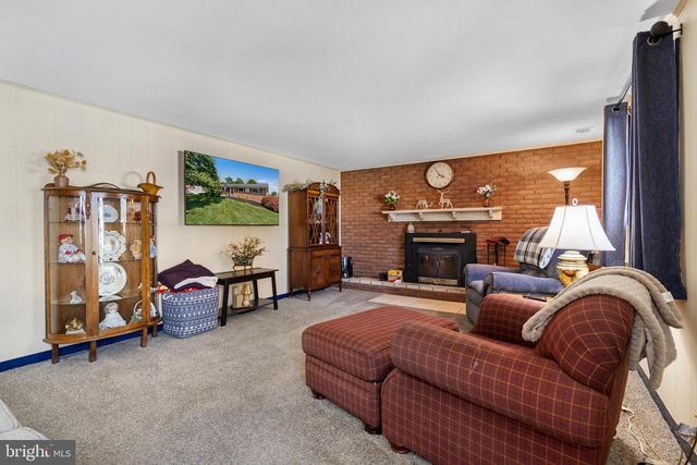 17707 WOODCREST RD, Hagerstown, MD 21740