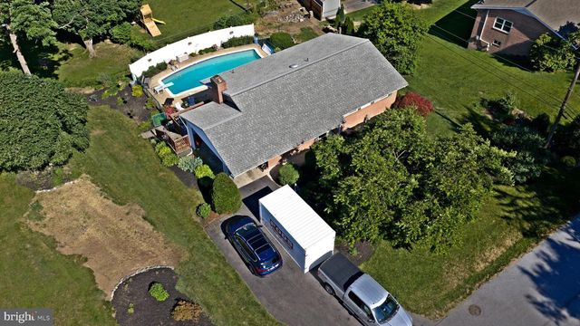 17707 WOODCREST RD, Hagerstown, MD 21740