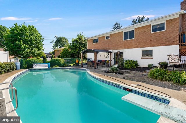 17707 WOODCREST RD, Hagerstown, MD 21740