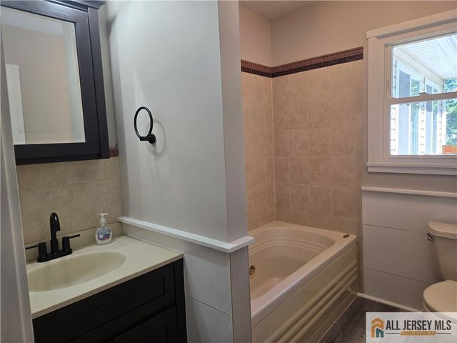 2 Farmingdale Road, East Brunswick, NJ 08816