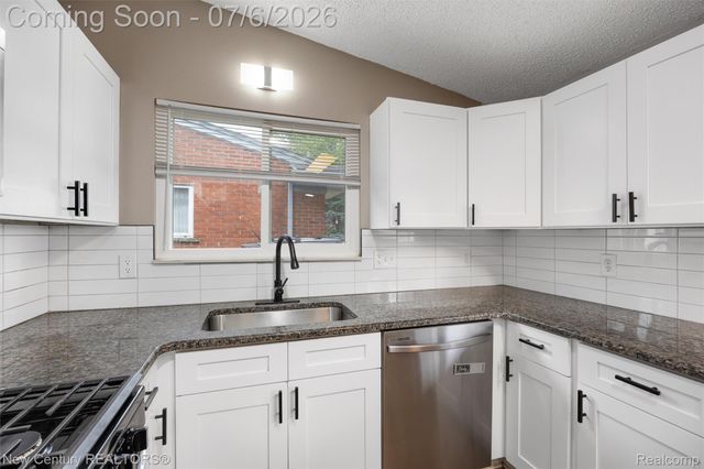 1720 Westbrook Drive, Madison Heights, MI 48071
