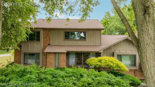 3846 Spanish Oaks Drive, West Bloomfield Charter Township, MI 48323