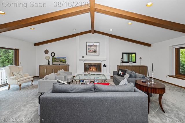 3846 Spanish Oaks Drive, West Bloomfield Charter Township, MI 48323