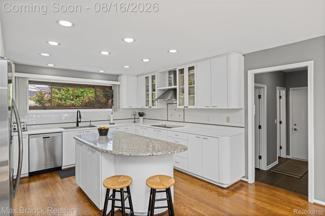 3846 Spanish Oaks Drive, West Bloomfield Charter Township, MI 48323