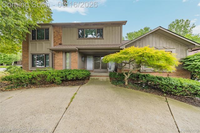 3846 Spanish Oaks Drive, West Bloomfield Charter Township, MI 48323