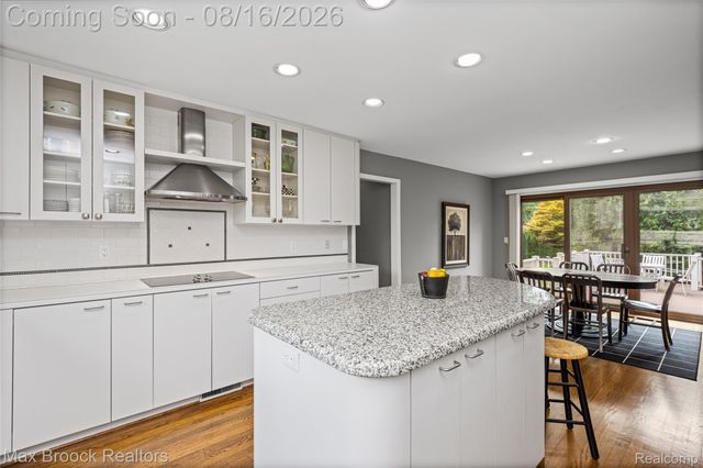 3846 Spanish Oaks Drive, West Bloomfield Charter Township, MI 48323