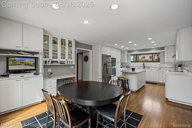 3846 Spanish Oaks Drive, West Bloomfield Charter Township, MI 48323