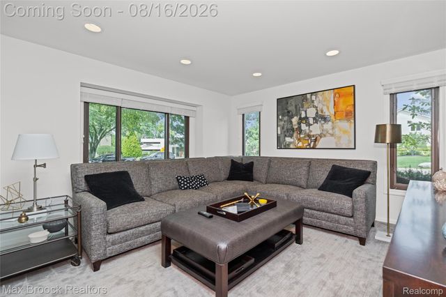 3846 Spanish Oaks Drive, West Bloomfield Charter Township, MI 48323