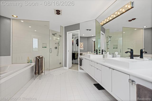 3846 Spanish Oaks Drive, West Bloomfield Charter Township, MI 48323