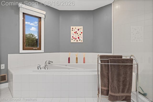 3846 Spanish Oaks Drive, West Bloomfield Charter Township, MI 48323