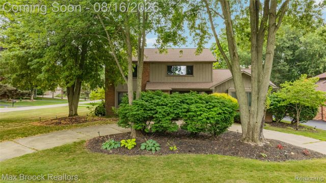 3846 Spanish Oaks Drive, West Bloomfield Charter Township, MI 48323