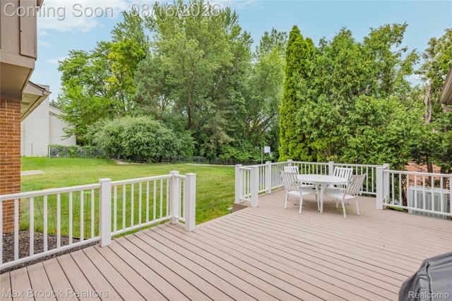 3846 Spanish Oaks Drive, West Bloomfield Charter Township, MI 48323