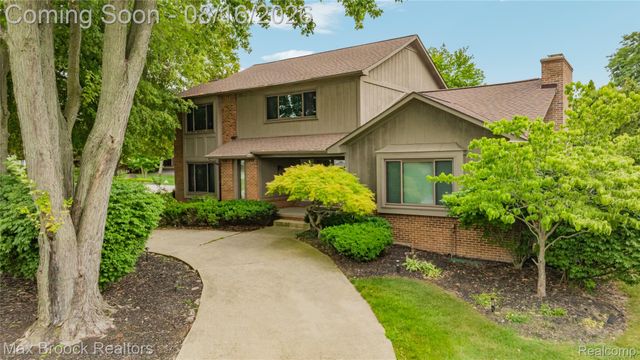 3846 Spanish Oaks Drive, West Bloomfield Charter Township, MI 48323