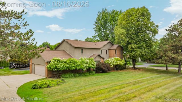 3846 Spanish Oaks Drive, West Bloomfield Charter Township, MI 48323