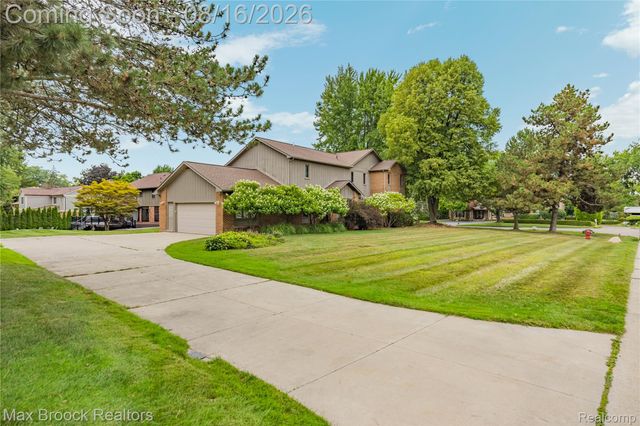 3846 Spanish Oaks Drive, West Bloomfield Charter Township, MI 48323
