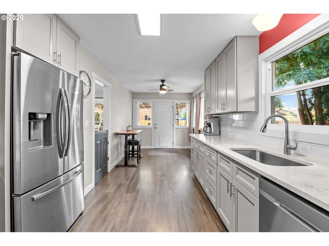 733 2ND St, Woodland, WA 98674