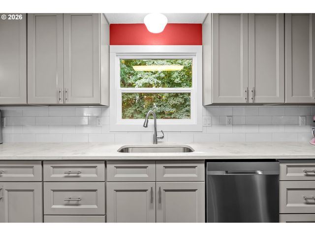733 2ND St, Woodland, WA 98674