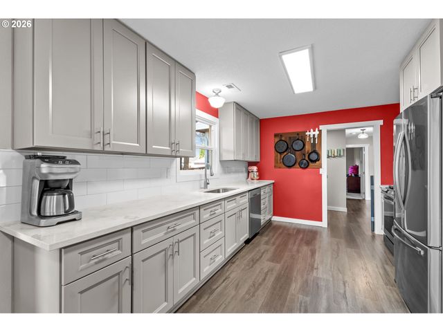 733 2ND St, Woodland, WA 98674