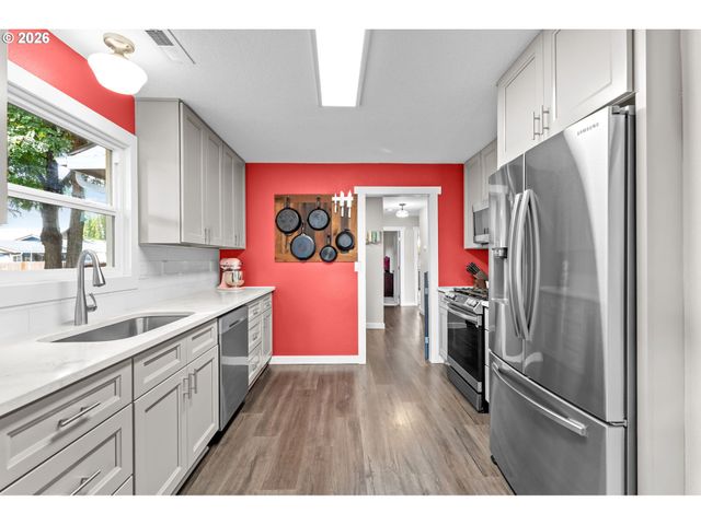 733 2ND St, Woodland, WA 98674