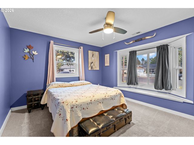 733 2ND St, Woodland, WA 98674