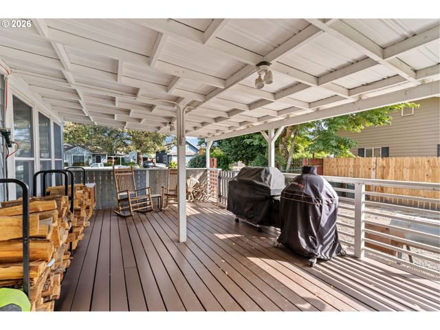 733 2ND St, Woodland, WA 98674