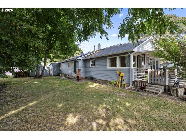 733 2ND St, Woodland, WA 98674