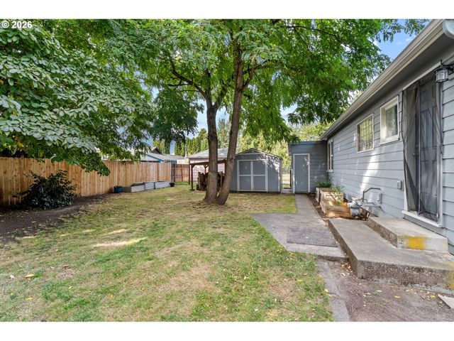 733 2ND St, Woodland, WA 98674