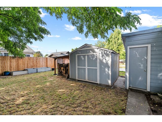 733 2ND St, Woodland, WA 98674