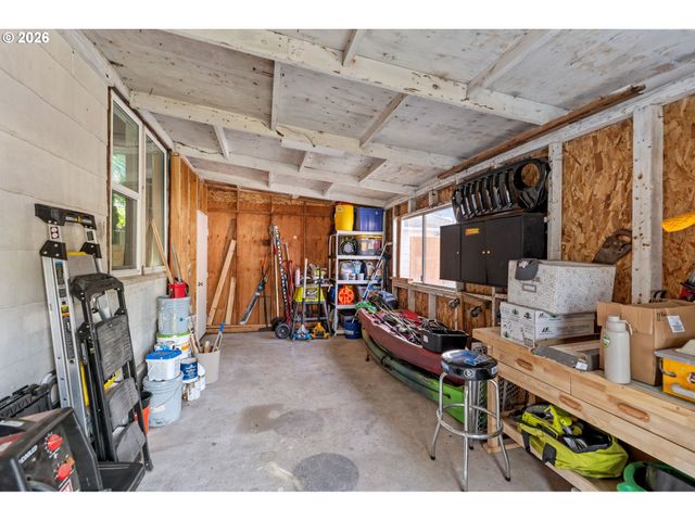 733 2ND St, Woodland, WA 98674