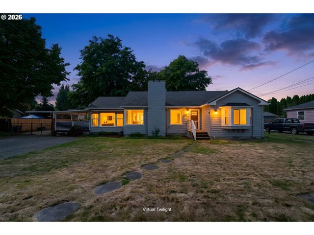 733 2ND St, Woodland, WA 98674
