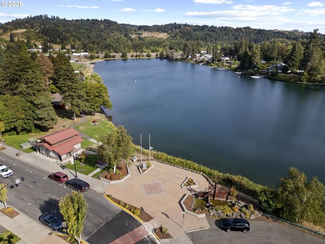 733 2ND St, Woodland, WA 98674