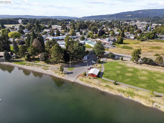 733 2ND St, Woodland, WA 98674