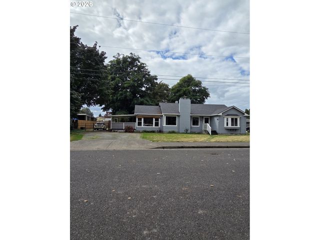 733 2ND St, Woodland, WA 98674