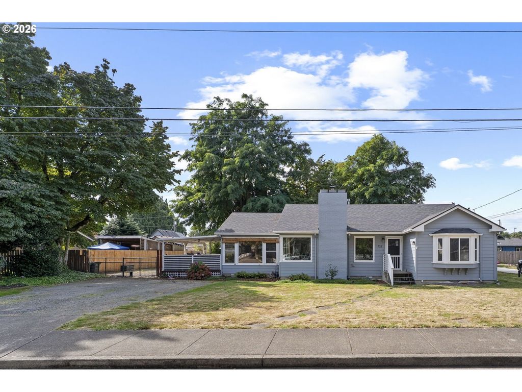 733 2ND St, Woodland, WA 98674
