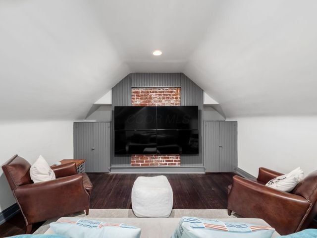 210 Stanbery Avenue, Bexley, OH 43209
