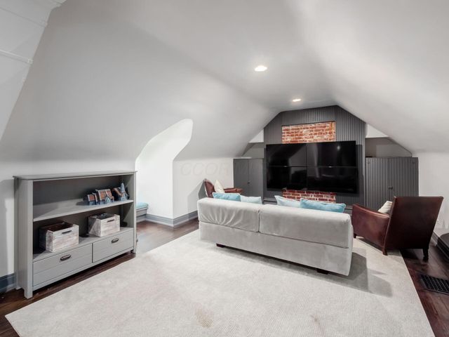 210 Stanbery Avenue, Bexley, OH 43209