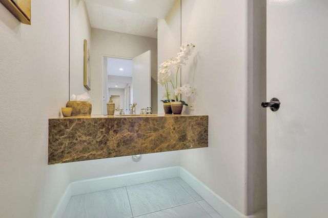 148 White Horse Trail, Palm Desert, CA 92211