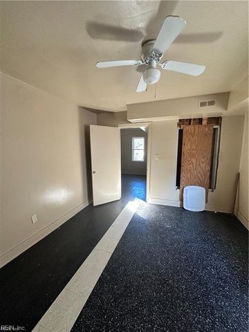 2710 Orcutt AVE, Newport News, VA 23607